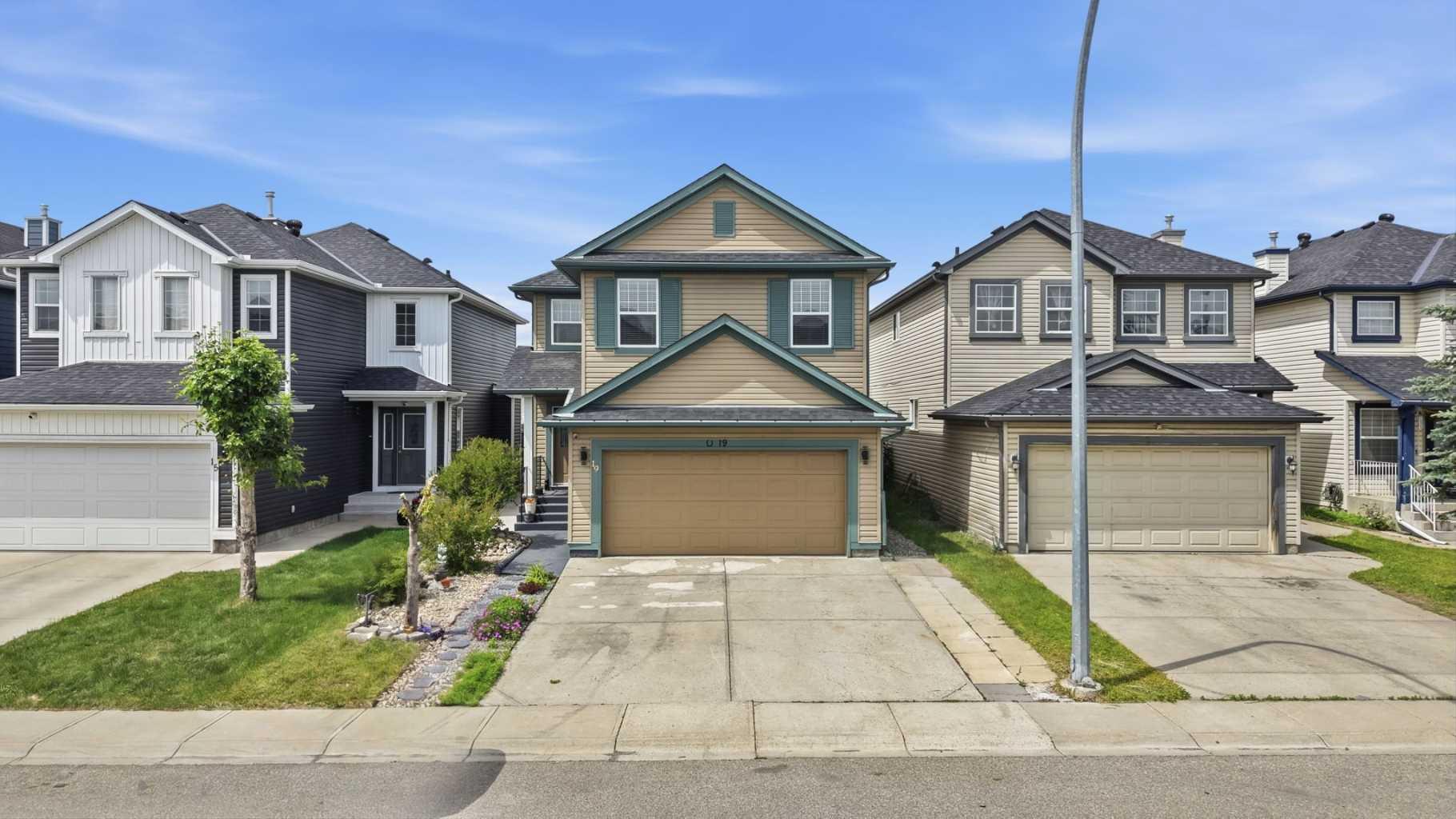 19 MARTHA'S MEADOW Close, T3J 4N7