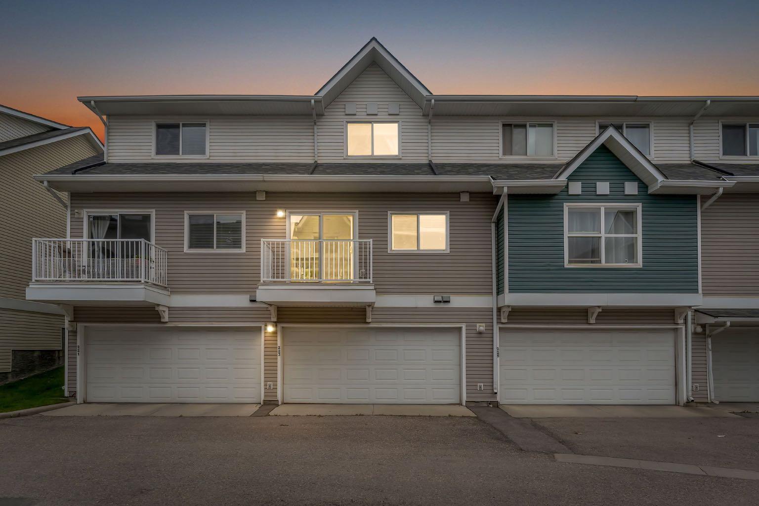 223 McKenzie Towne Gate SE, T2Z 4G3