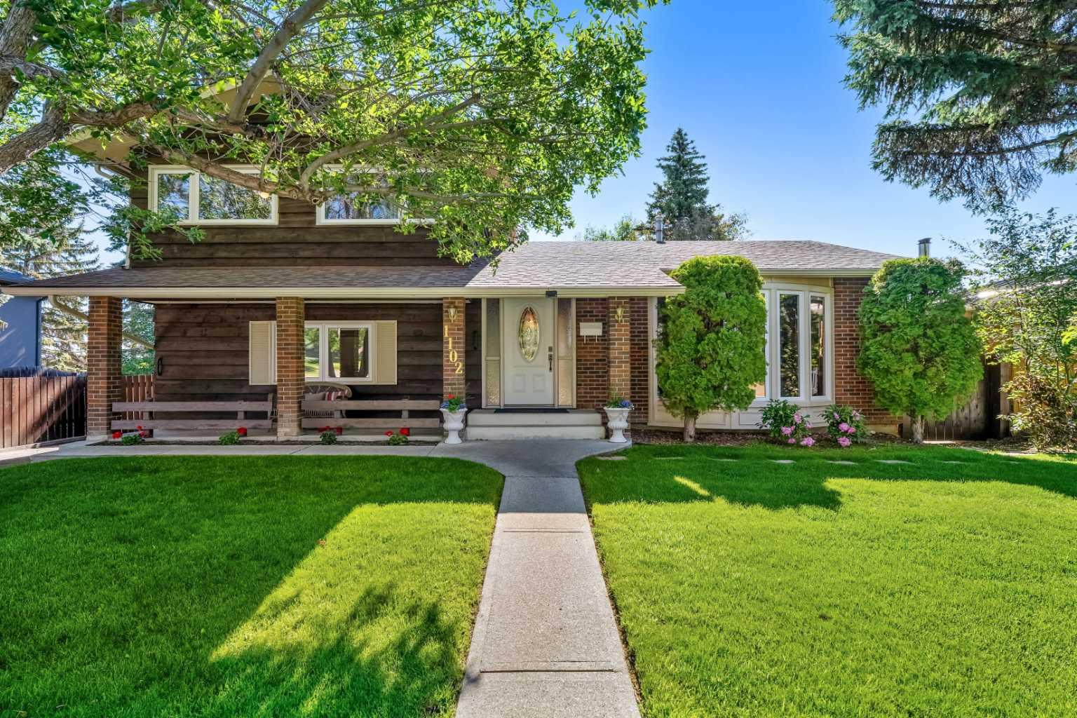 1102 Lake Christina Way SE, T2J 2R3
