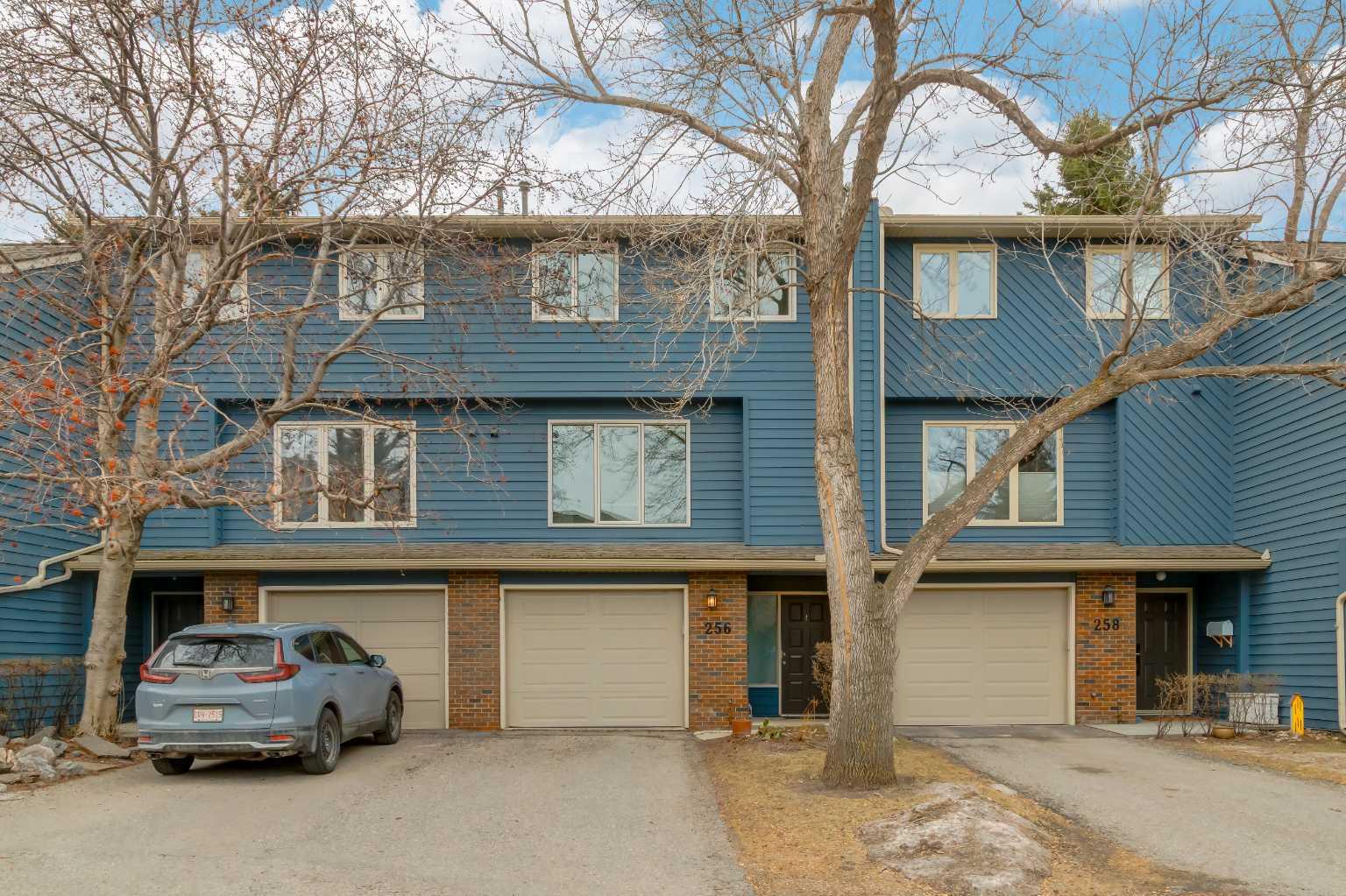 256 Point Mckay Terrace NW, T3B 4V6