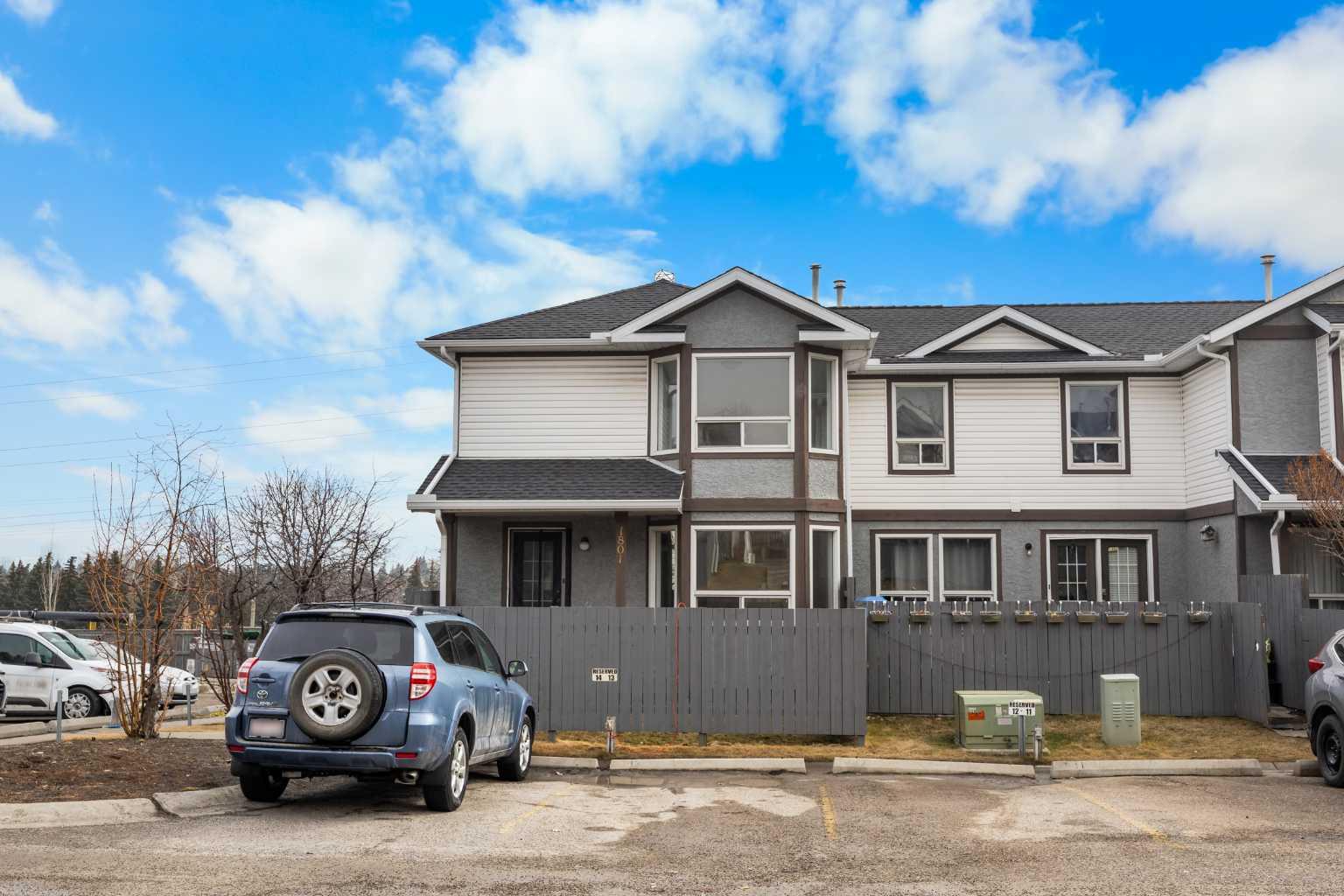 1801 Signal Hill Green SW, T3H 2Y4