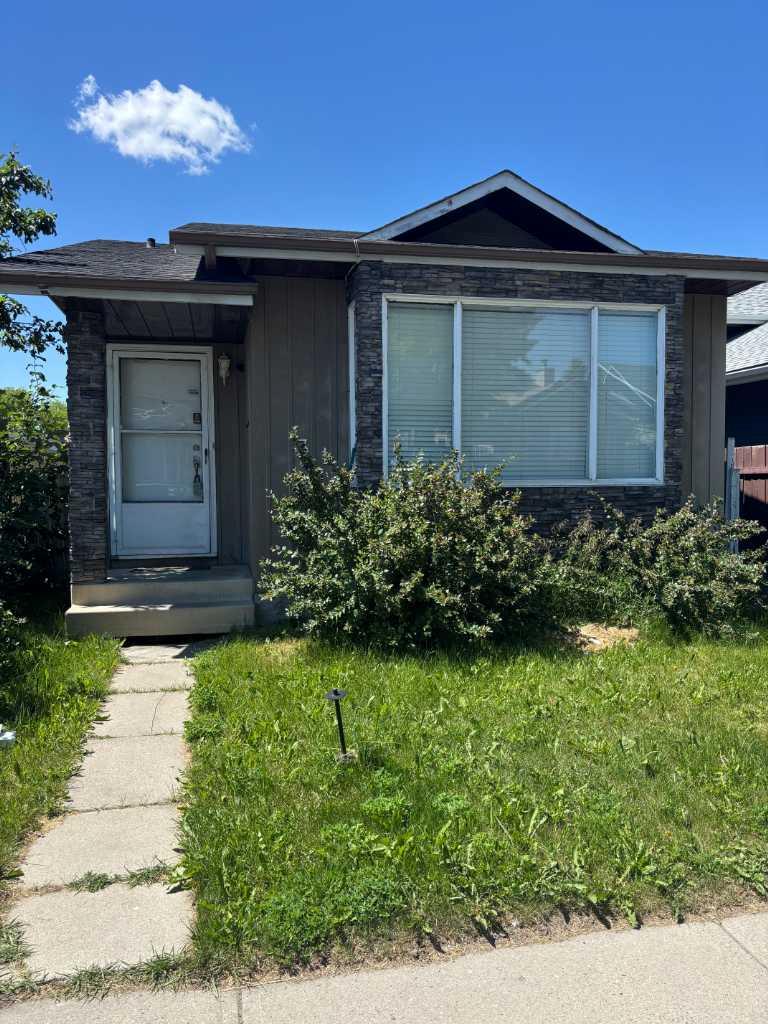 31 Martindale Close NE, T3J 2V2