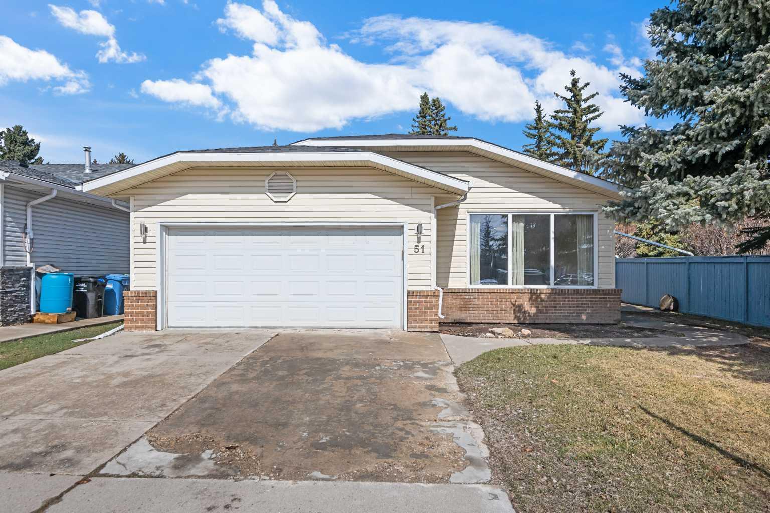 51 Woodmont Road SW, T2W 4L6