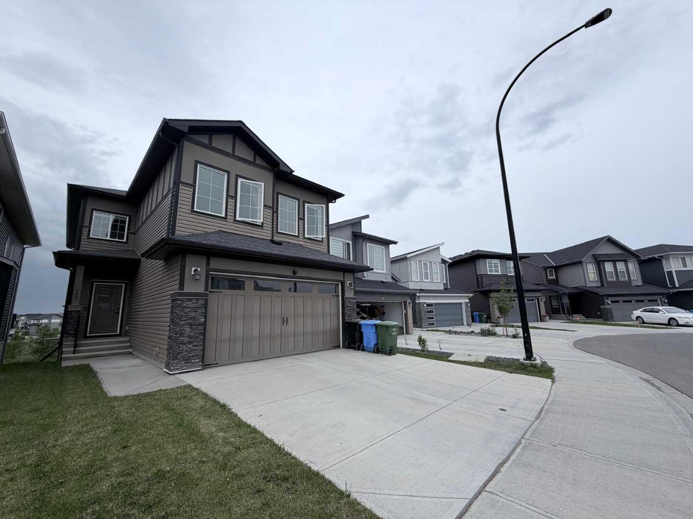 300 Carringvue Place NW, T3P2A5
