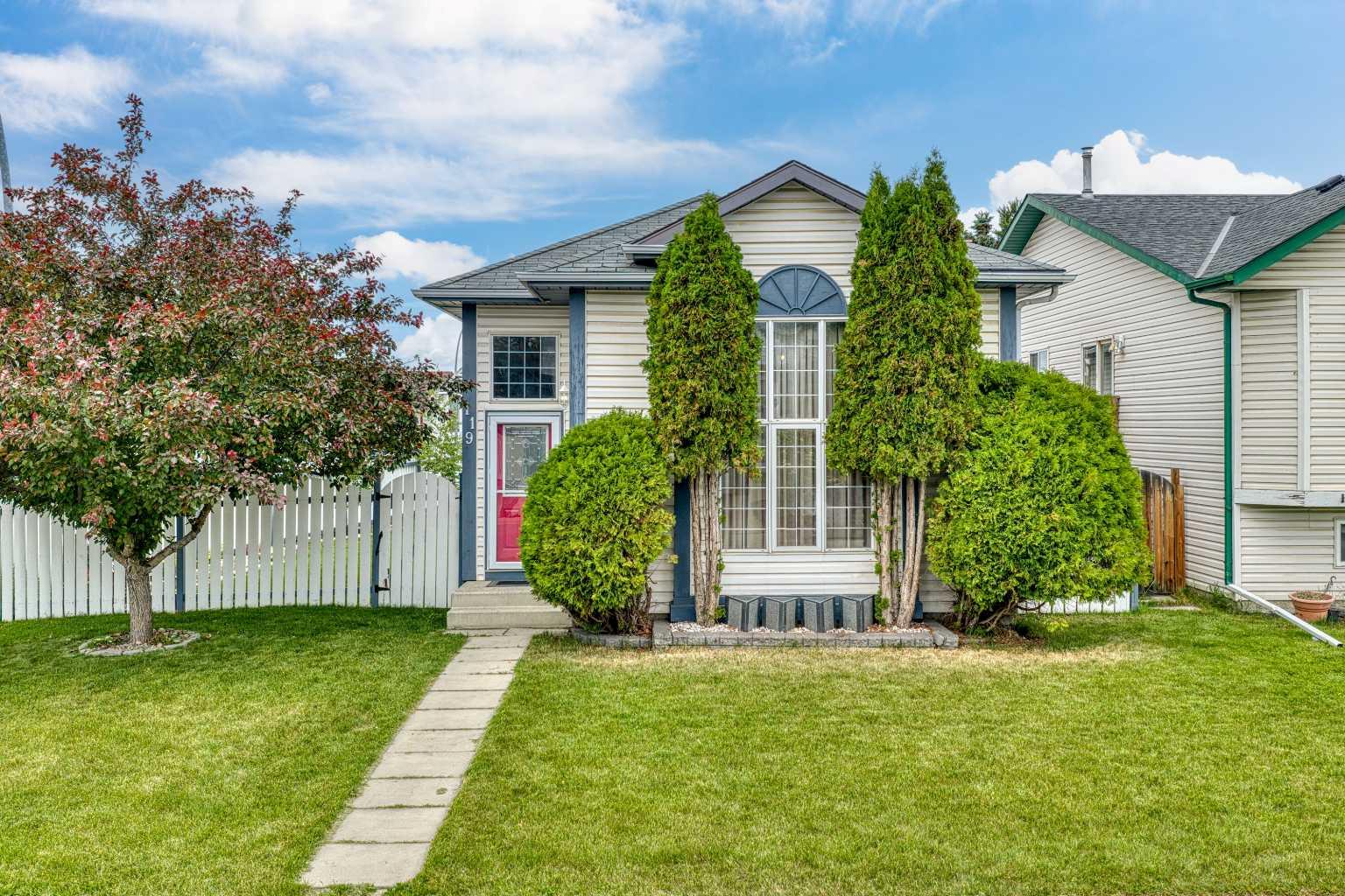 119 Applemont Close SE, T2A 7S3