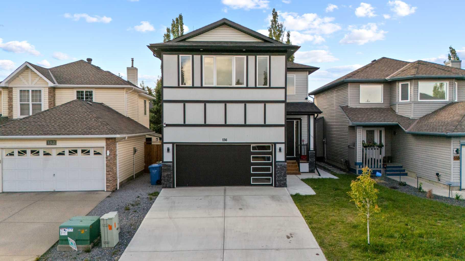 136 Douglas Ridge Green SE, T2Z 2T3