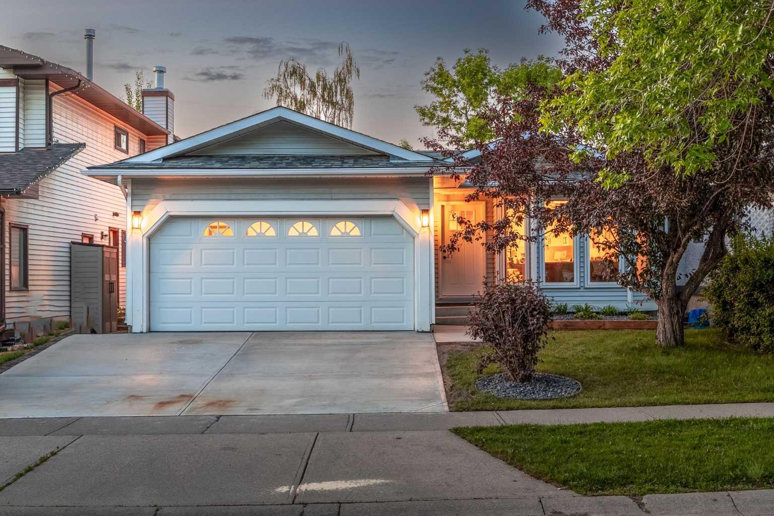 60 Strathcona Road SW, T3H 1X5