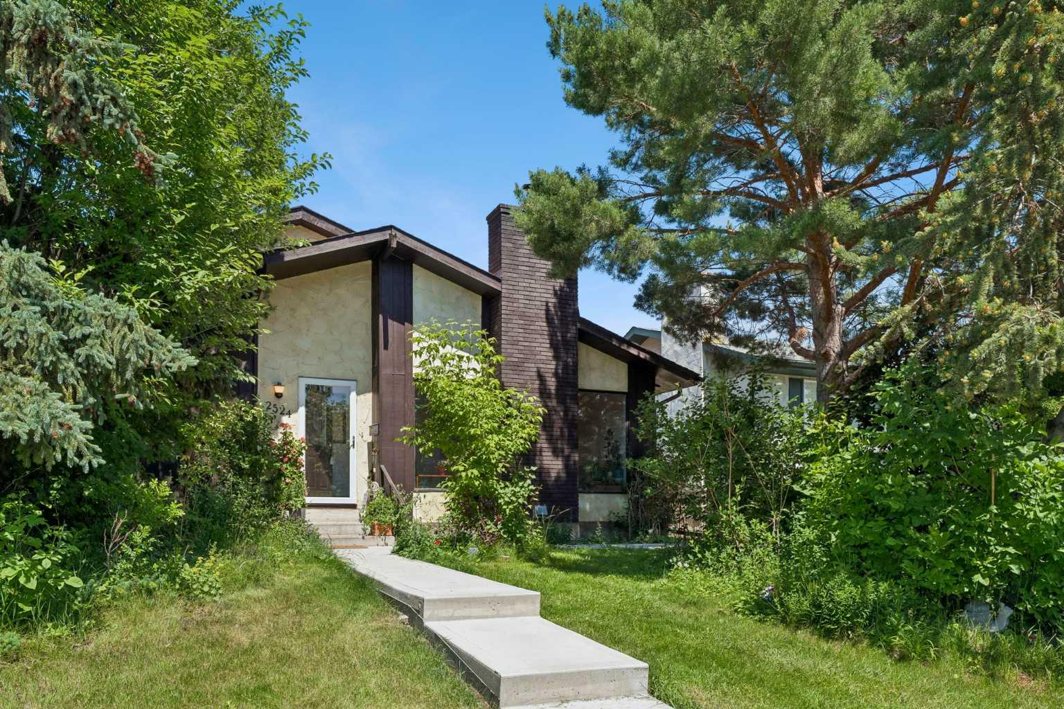 2524 106 Avenue SW, T2W 2H9