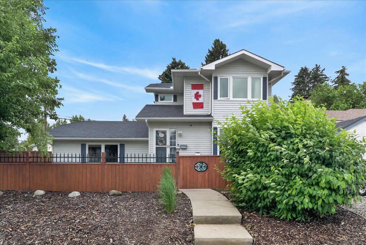 2511 Exshaw Road NW, T2M4E6