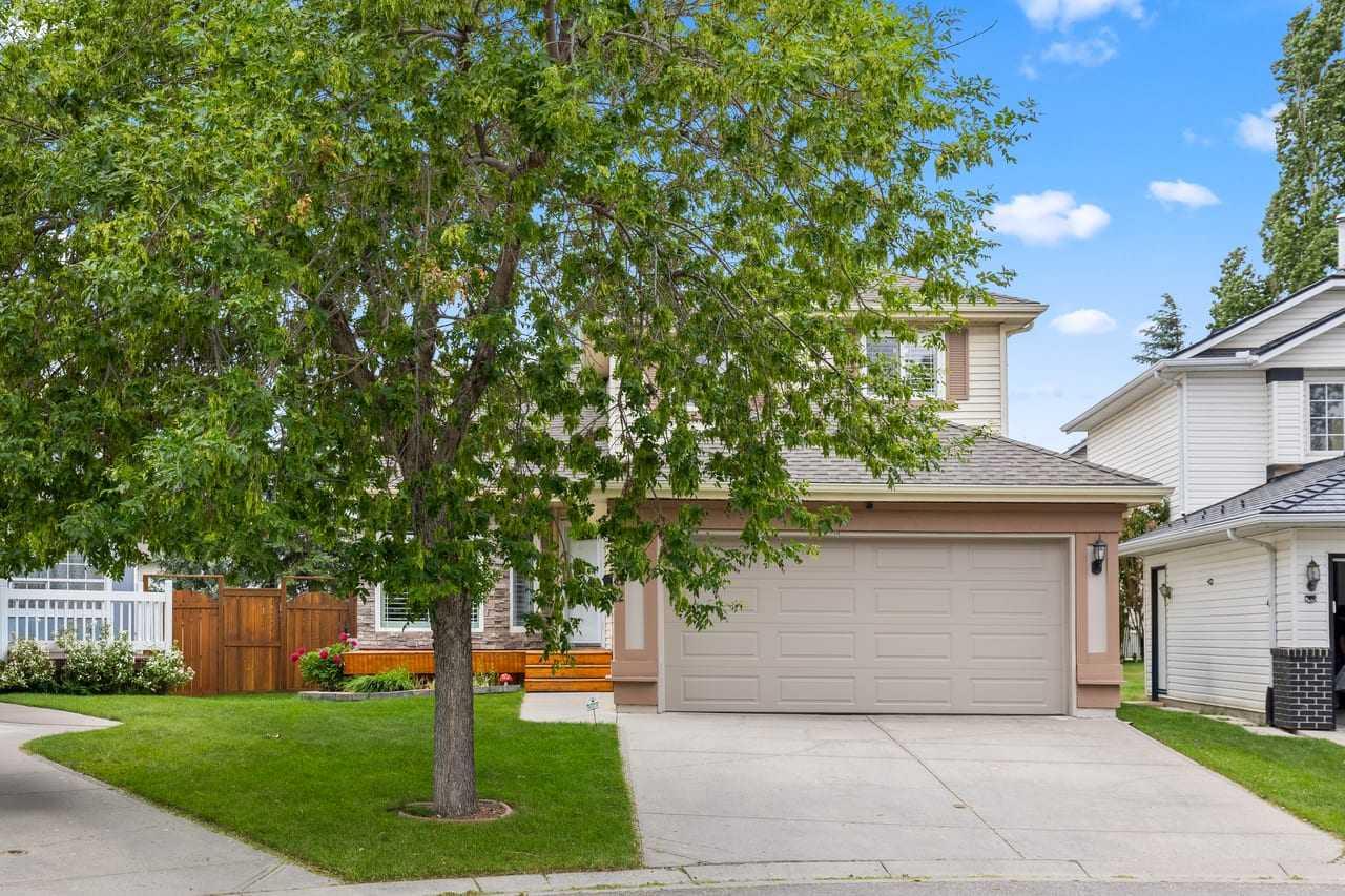 152 Douglas Glen Mews SE, T2Z 2M9