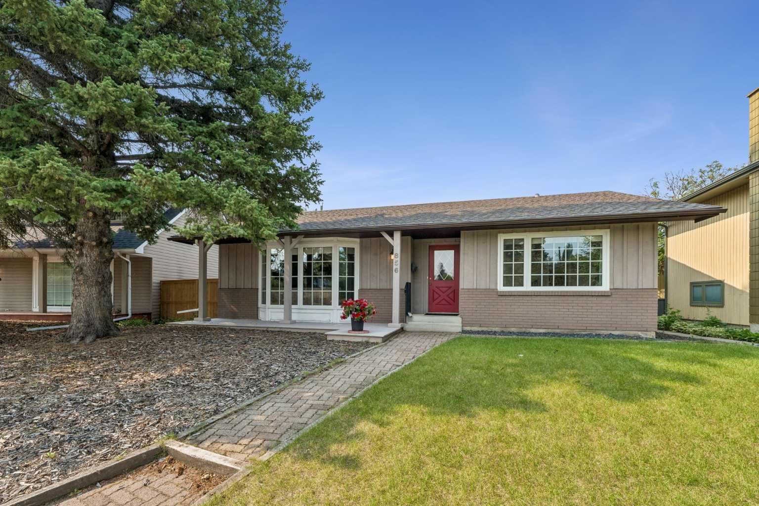 856 Lake Twintree Crescent SE, T2J 2W3