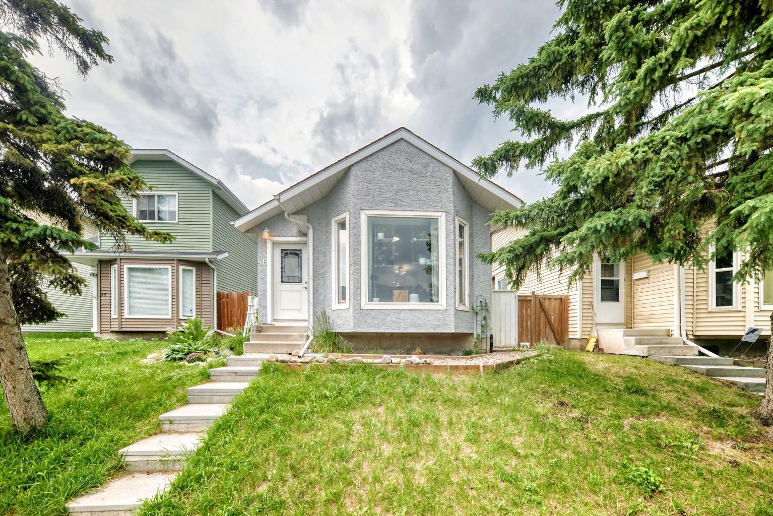 46 Dovercliffe Way SE, T2B 2C6