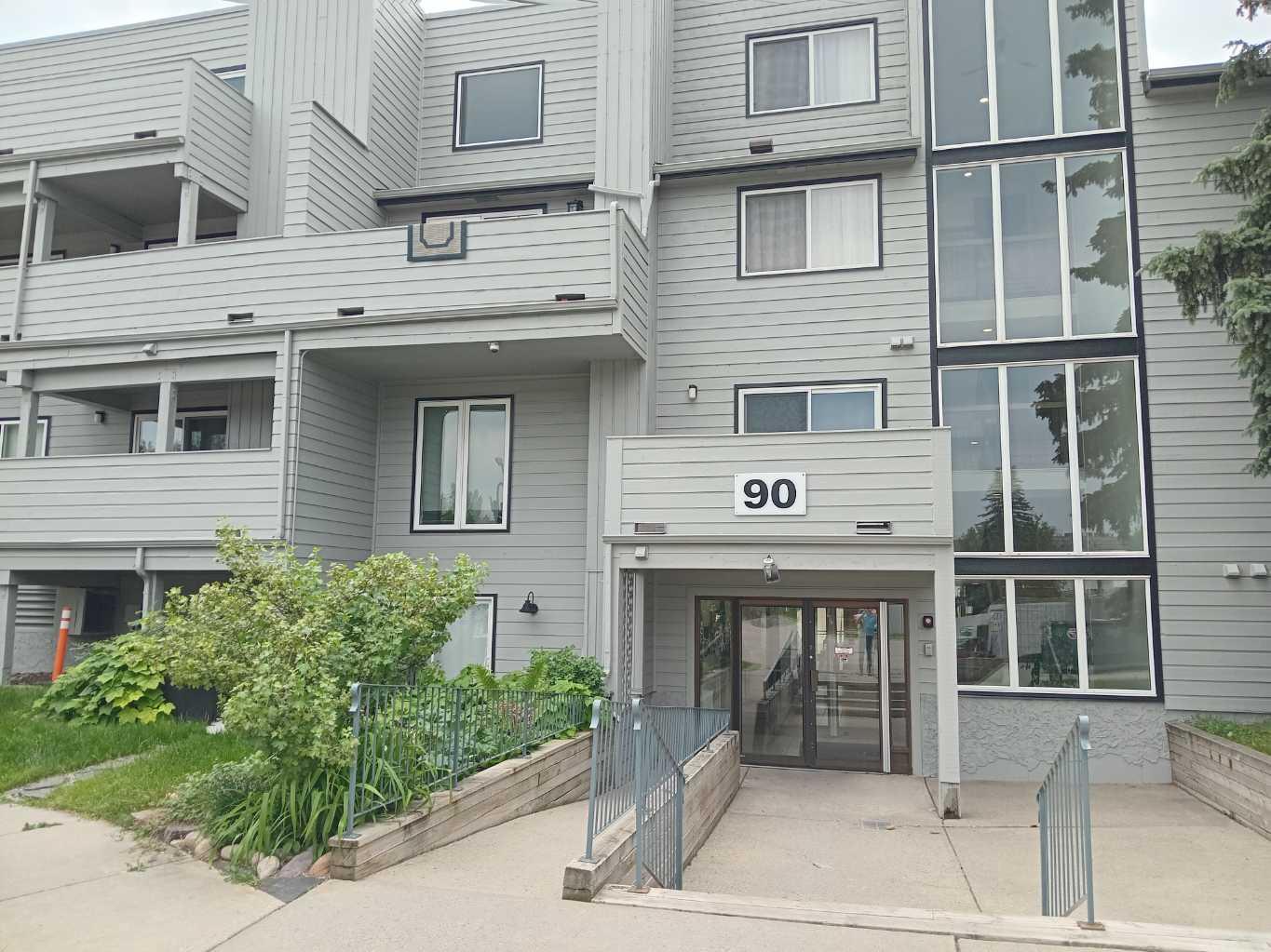 4172, 90 Glamis Drive SW, T3E 6T8