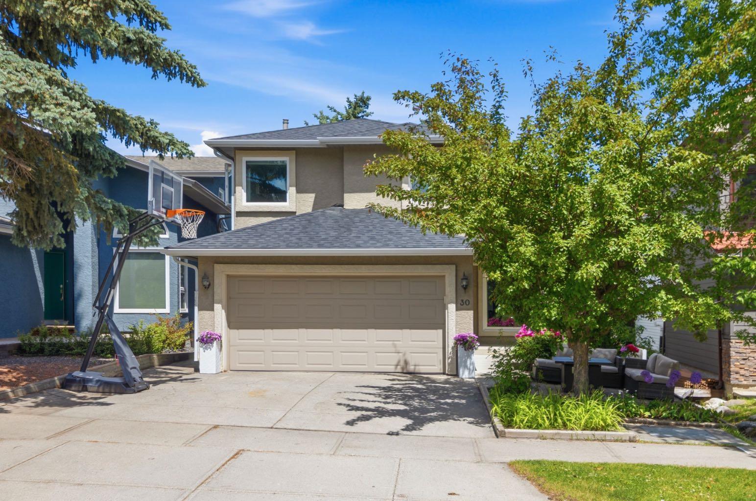 30 Strathcona Road SW, T3H 1V5
