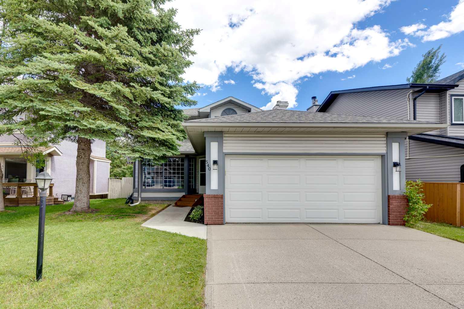 540 Shawinigan Drive SW, T2Y 2G1