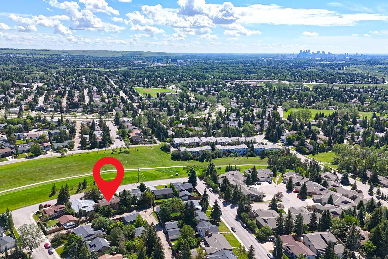 243 Silvercreek Drive NW, T3B4H1