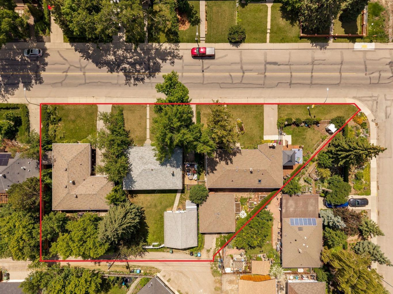 4520 26 Avenue SW, T3E0P9