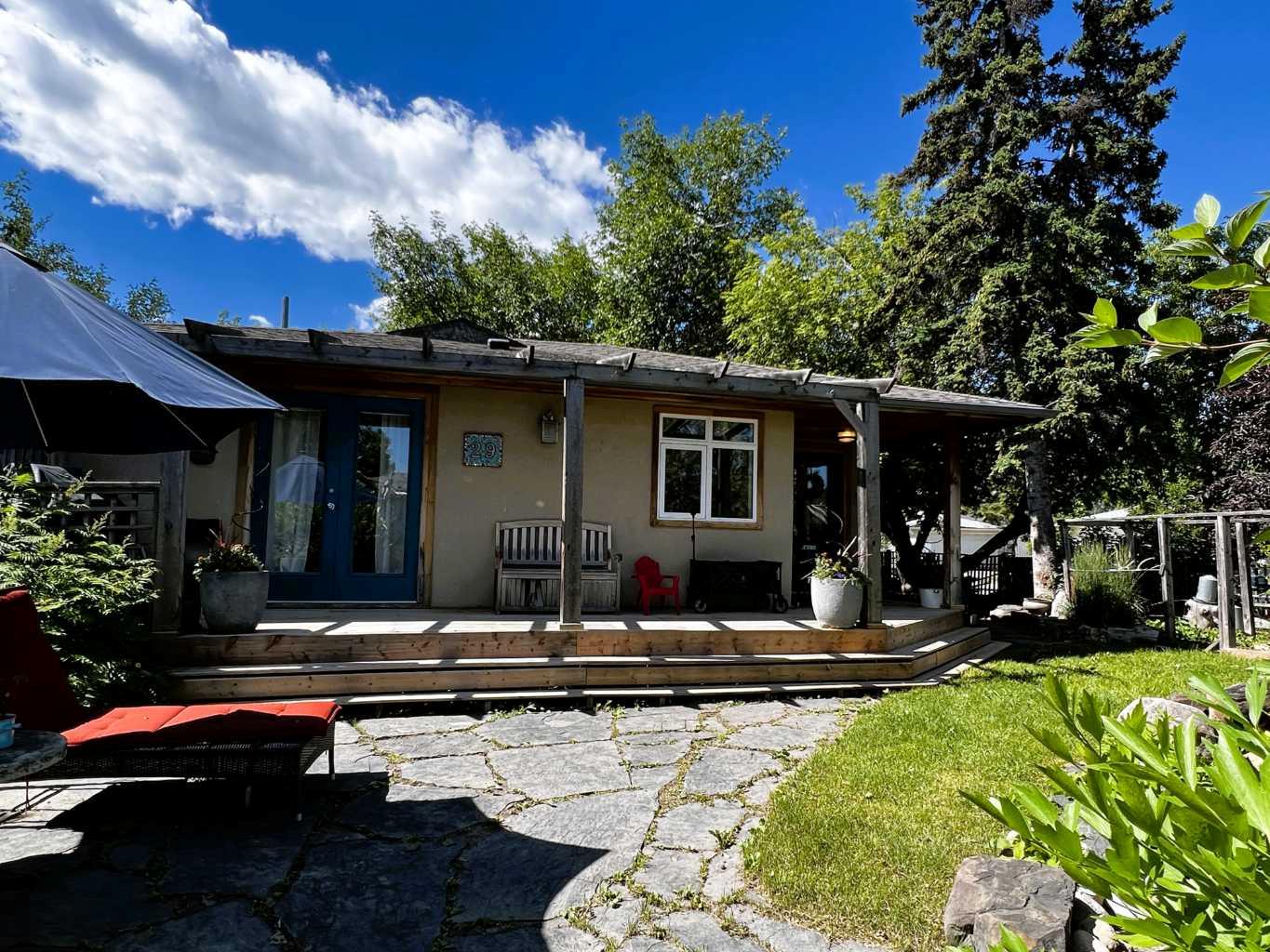 29 Windermere Road SW, T3C 3K2