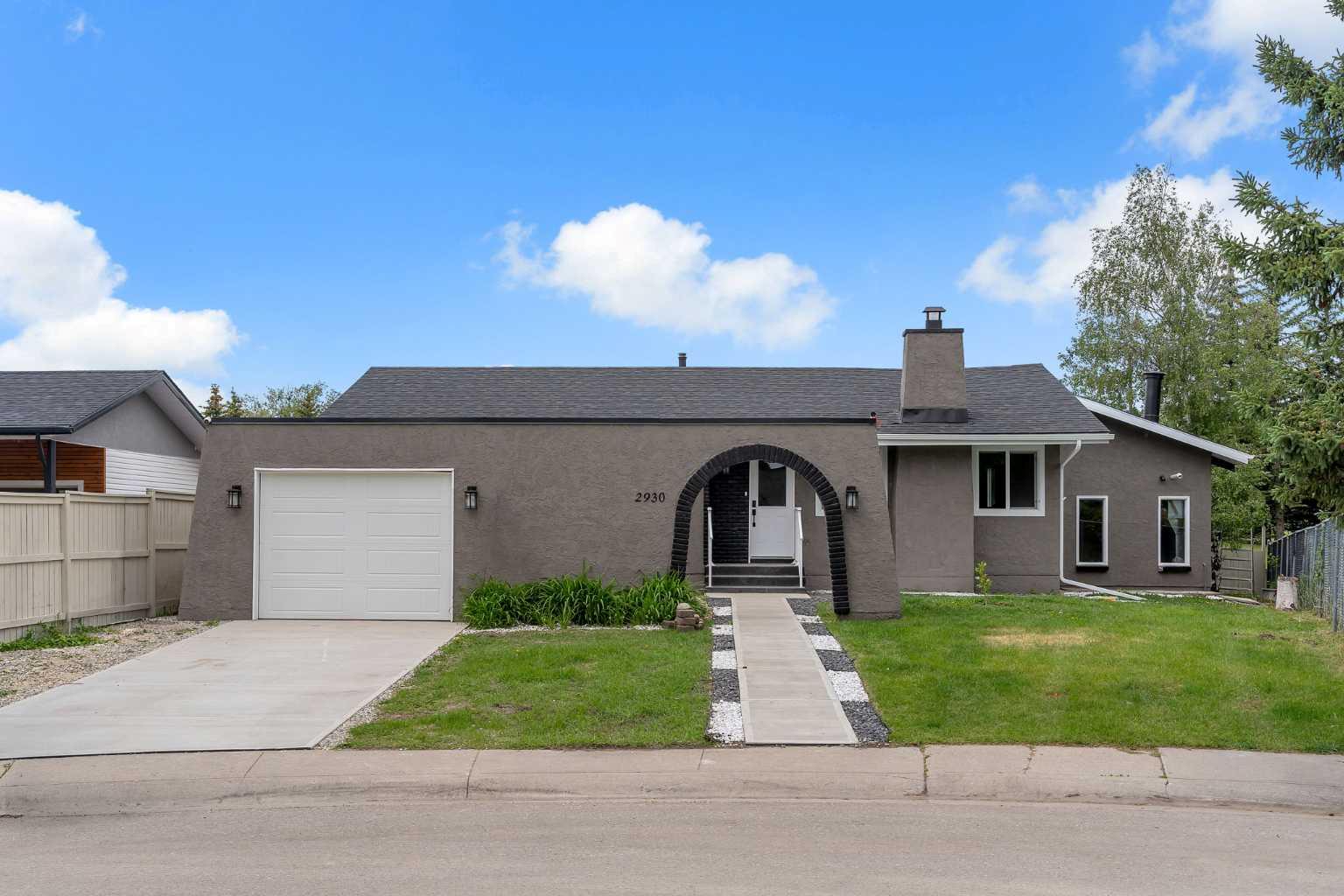 2930 Oakmoor Crescent SW, T2V 3Z7