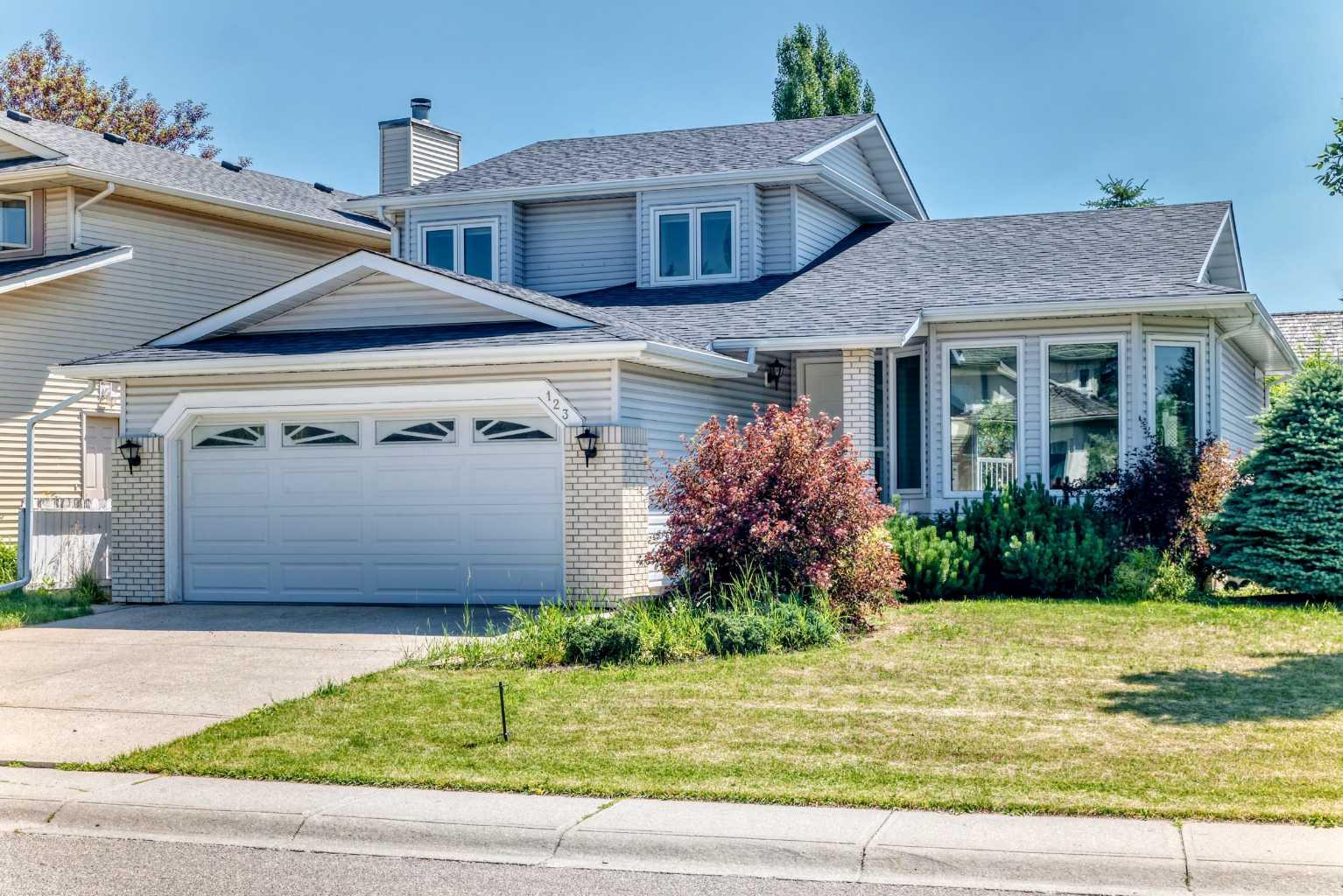 123 Wood Valley Drive SW, T2W5V6