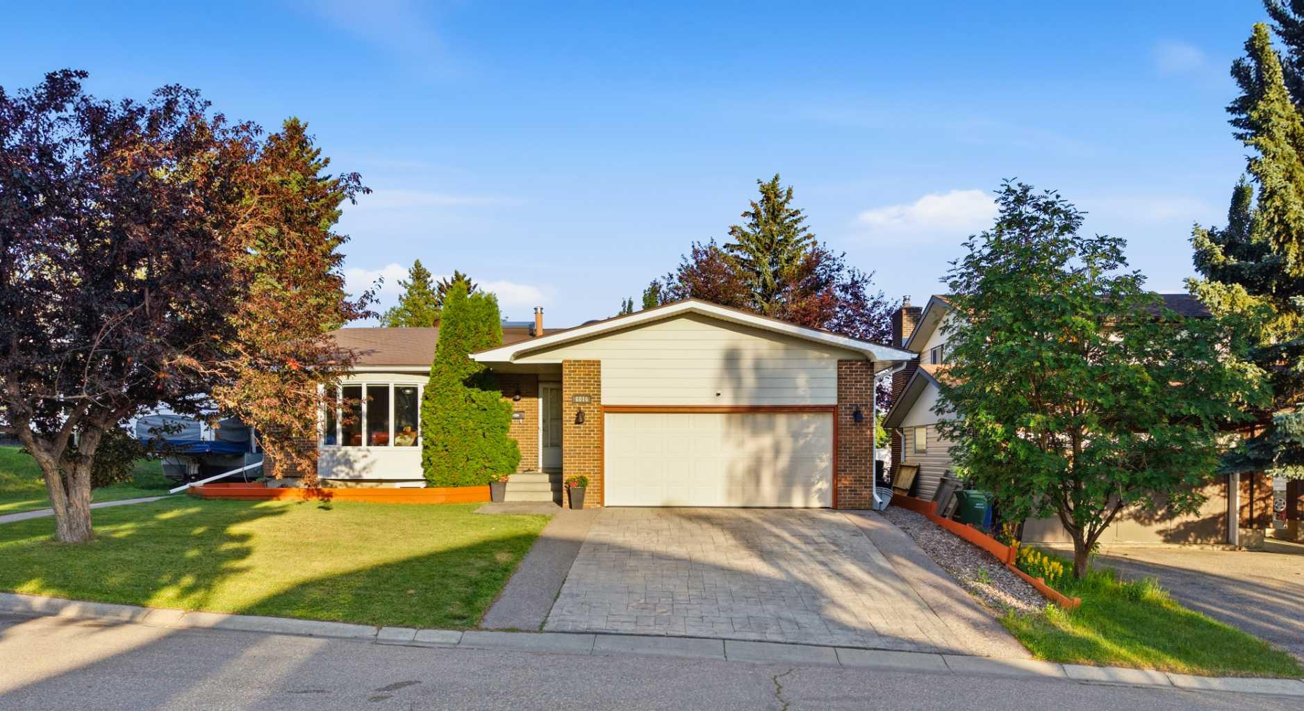 6016 Dalcastle Crescent NW, T3A 1S4