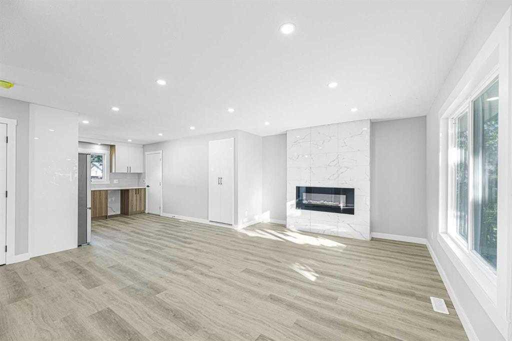 3239 Dovercliife Road SE, T2B 1W1