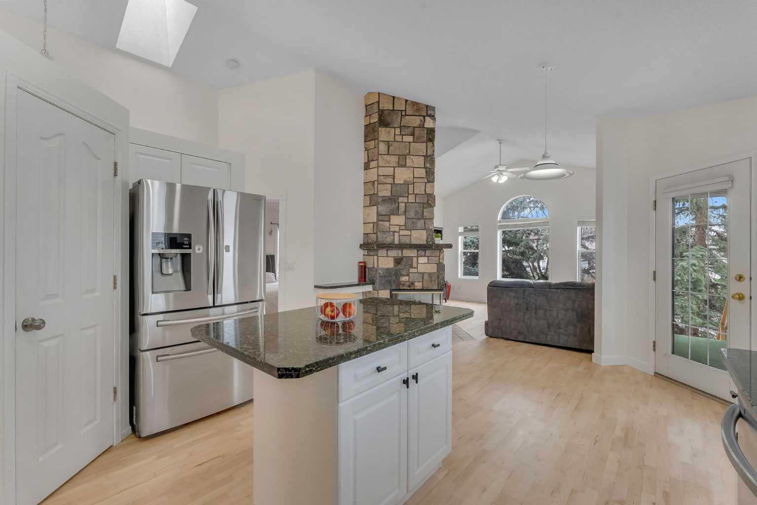 44 Douglas Glen Crescent, T2Z 3M6
