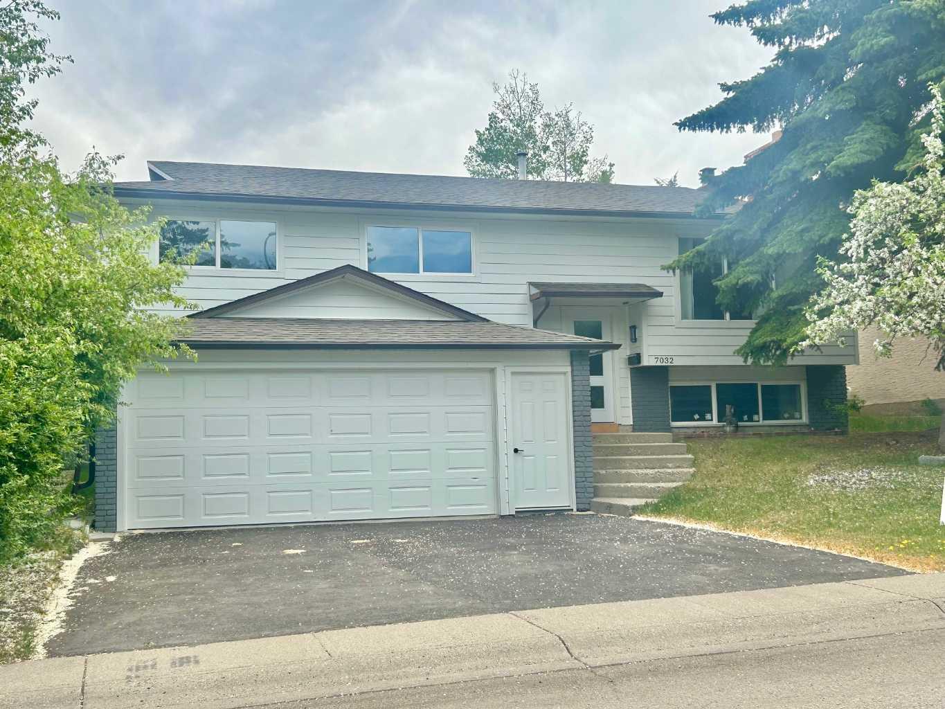 7032 78 Street NW, T3B 4H9