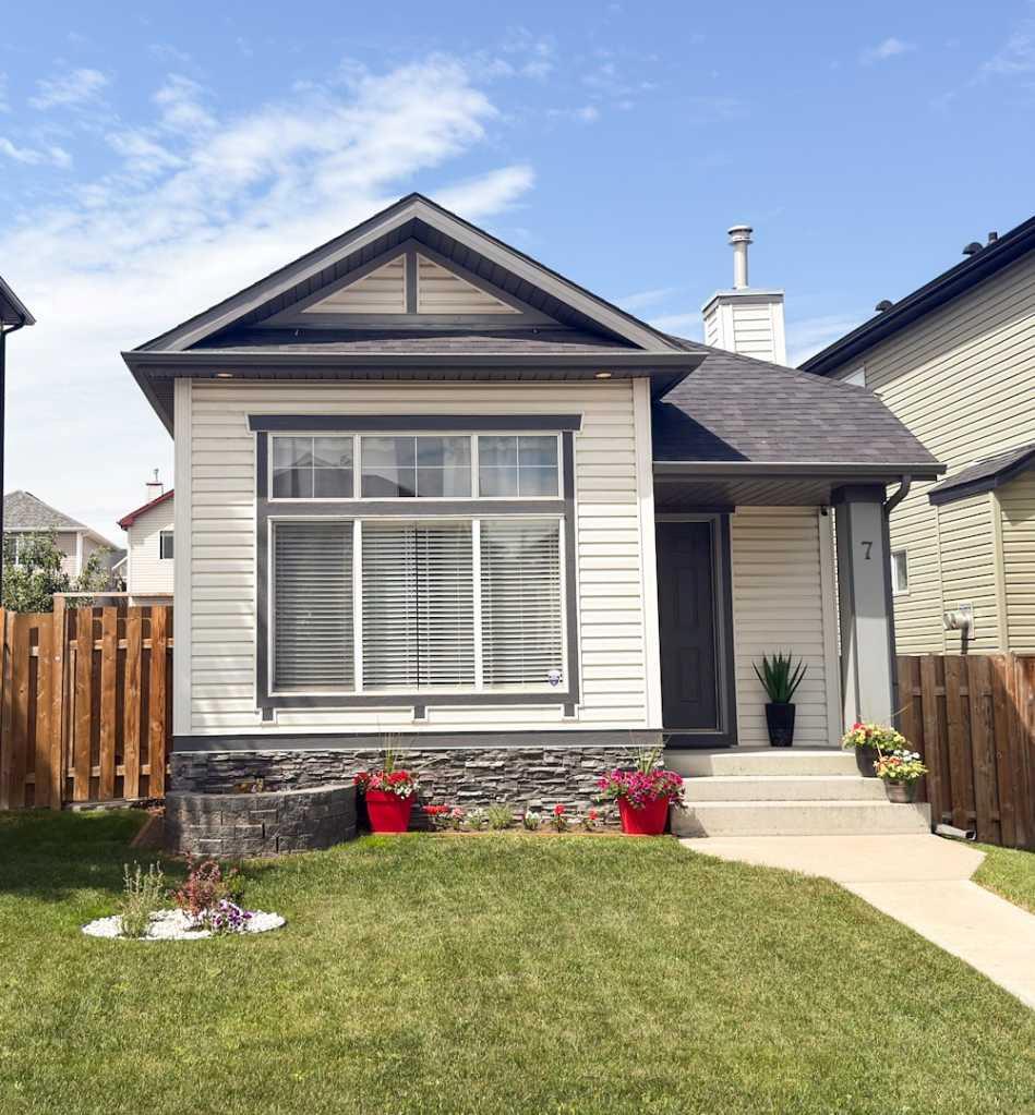 7 Bridlecrest Boulevard SW, T2Y 4X9
