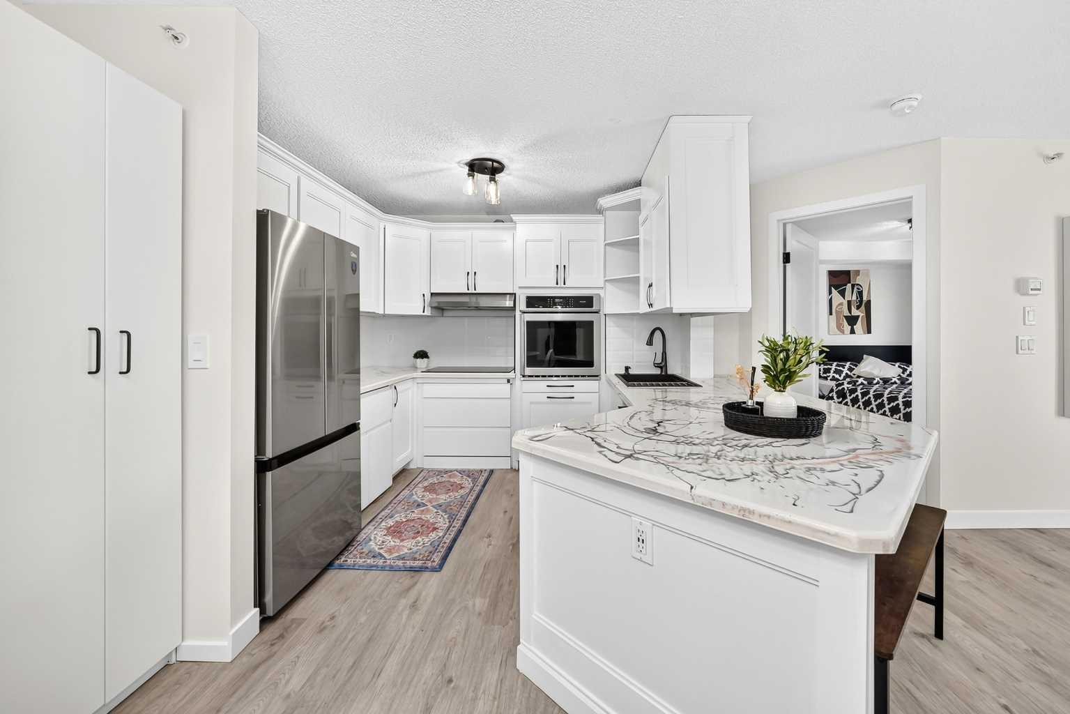 411, 4000 Somervale Court SW, T2Y4J3