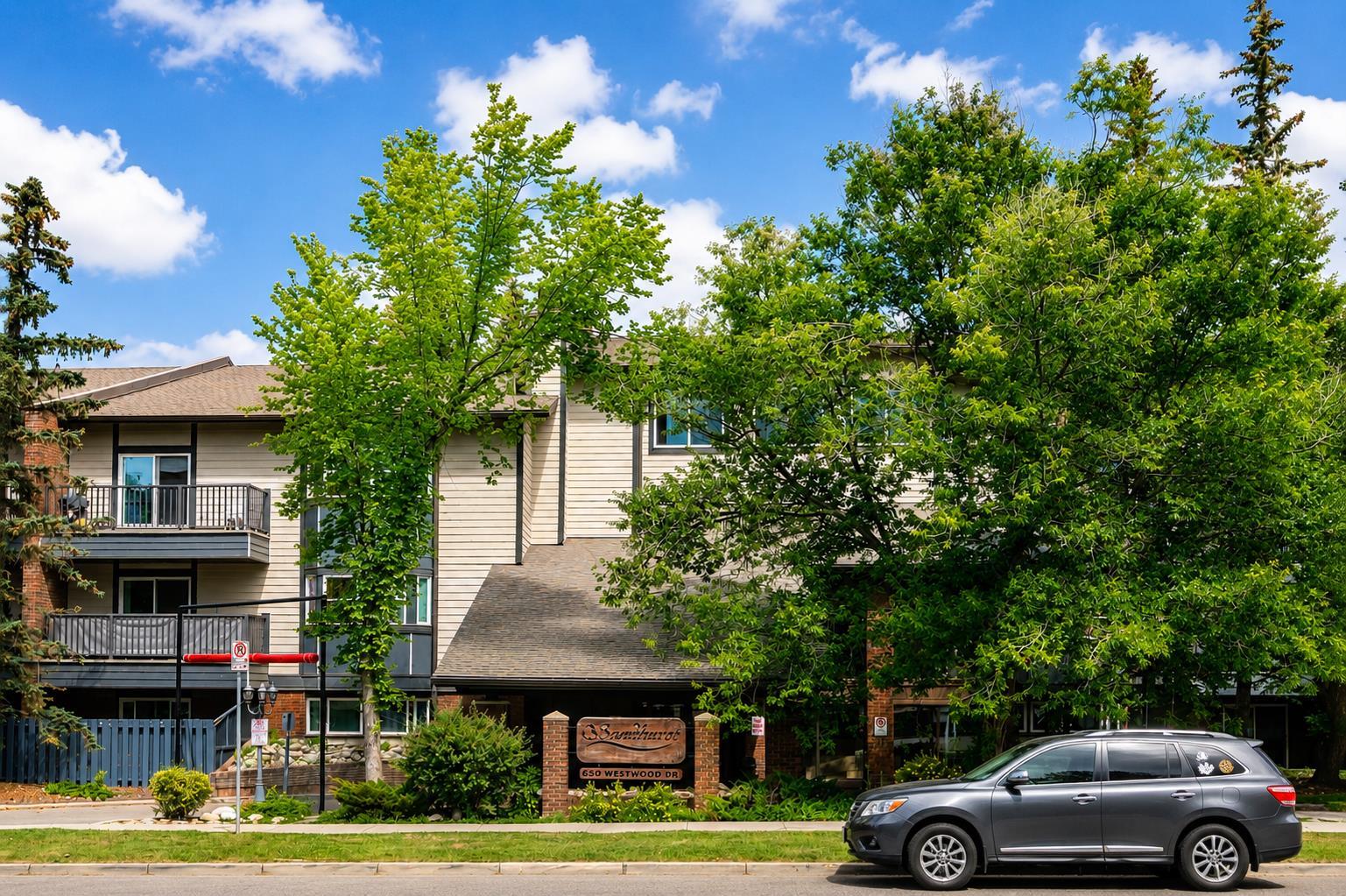 305, 550 Westwood Drive SW, T3C3T9