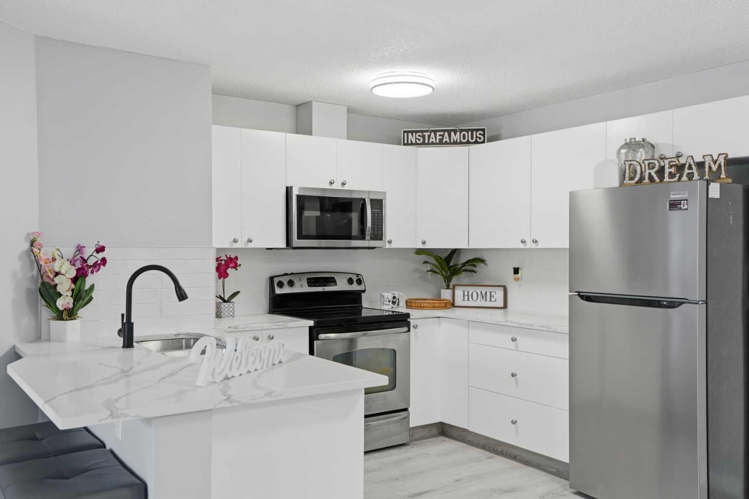 5205, 16969 24 Street SW, T2Y 0J8
