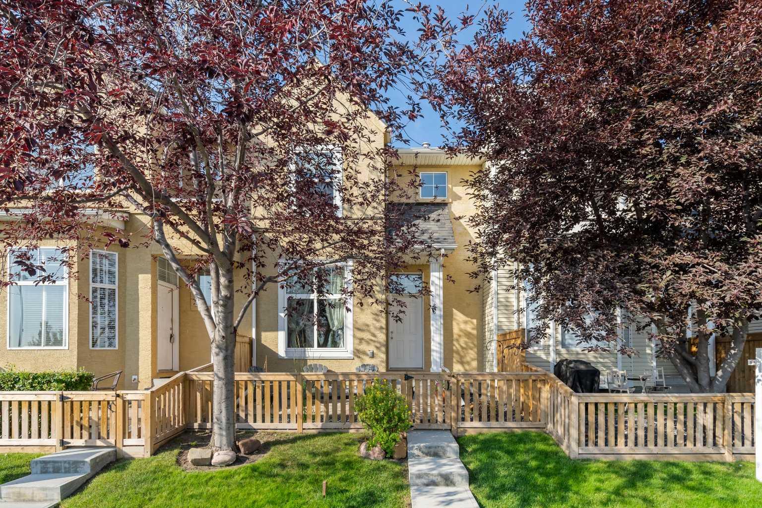 205 Mckenzie Towne Gate SE, T2Z 4G2