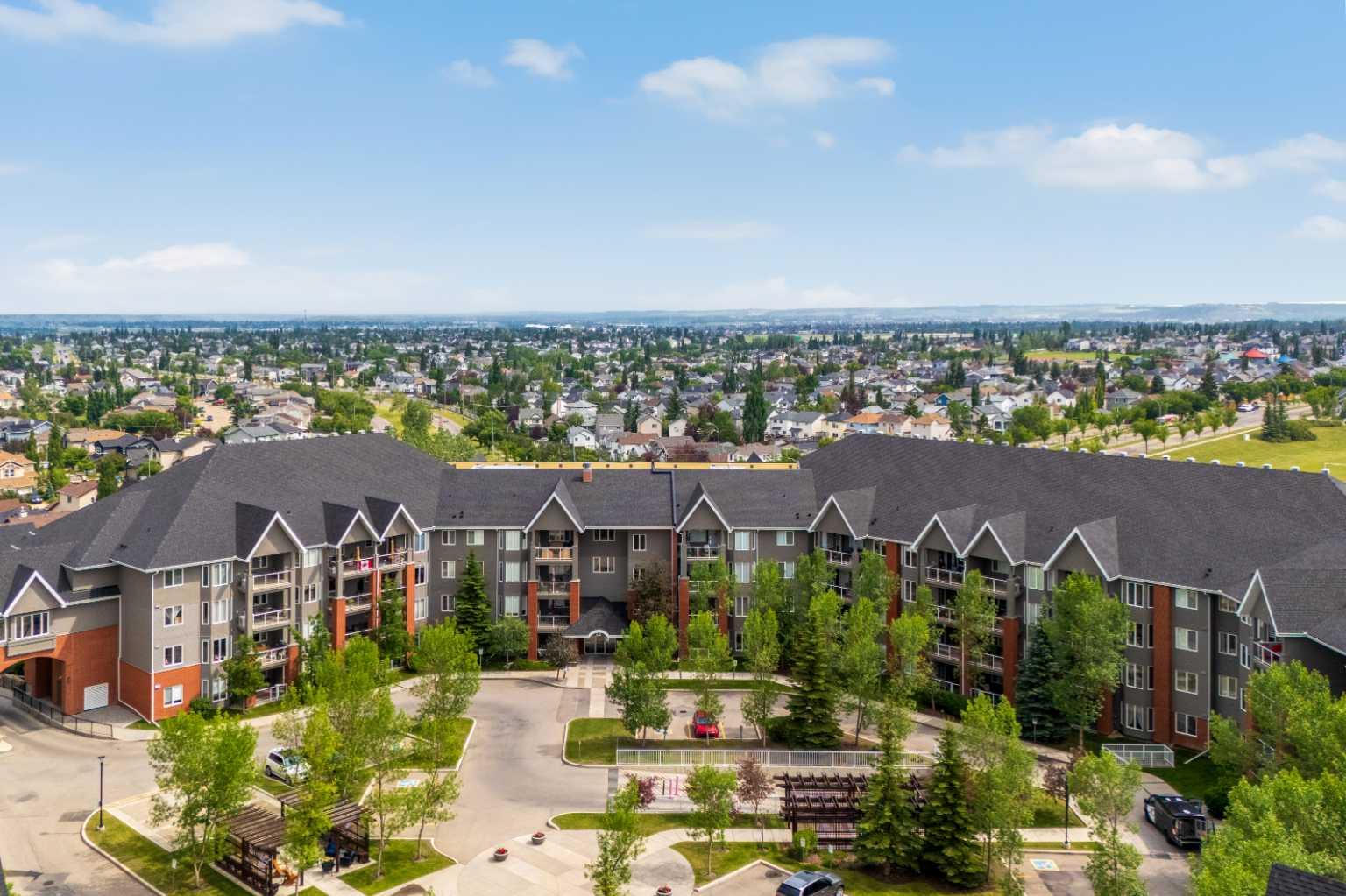 225, 15 Everstone Drive SW, T2Y5B5