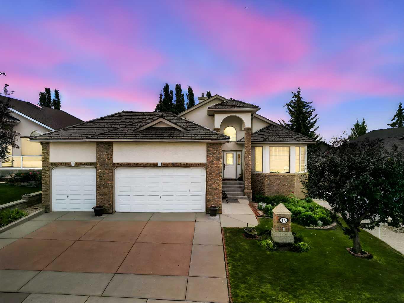 16 Arbour Estates View NW, T3G 4E2