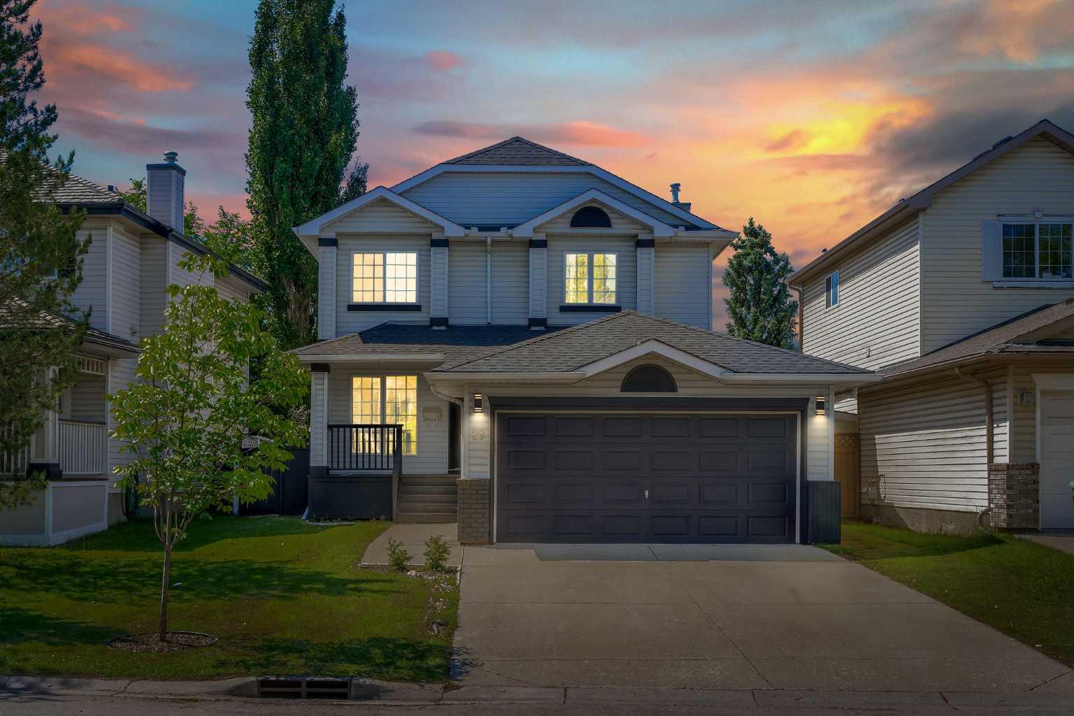 29 Douglas Glen Crescent SE, T2Z 3M6