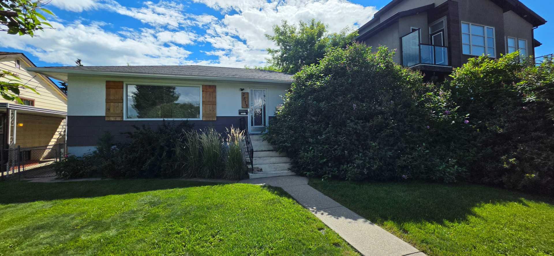2515 Cochrane Road NW, T2M 4H8