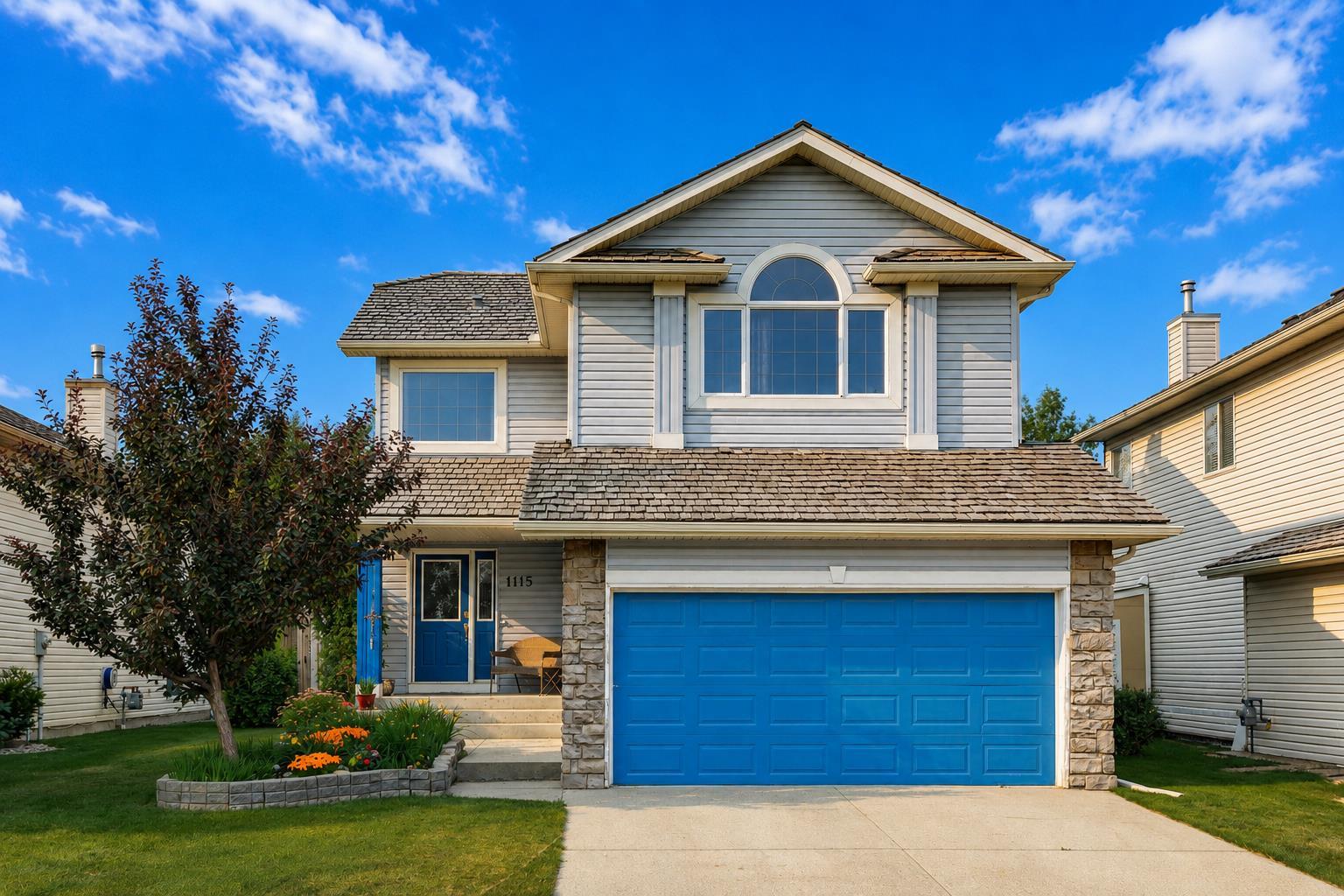 1115 Woodside Way NW, T4B2S3