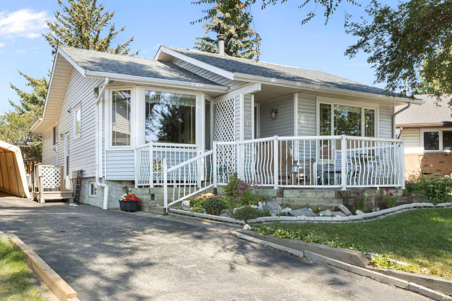 243 Radcliffe Place SE, T2A 6M9