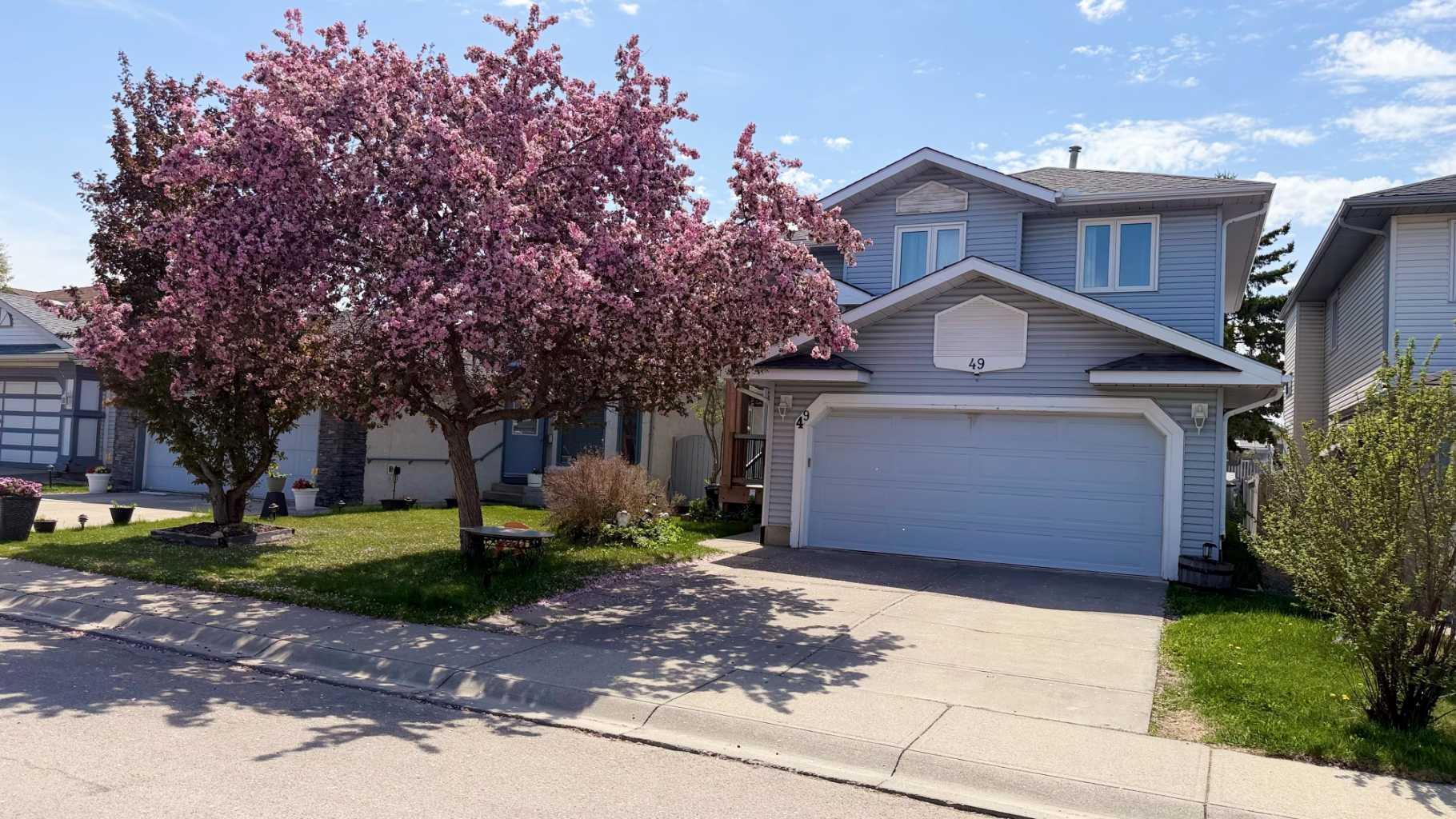49 Applewood Court SE, T2A 7P7