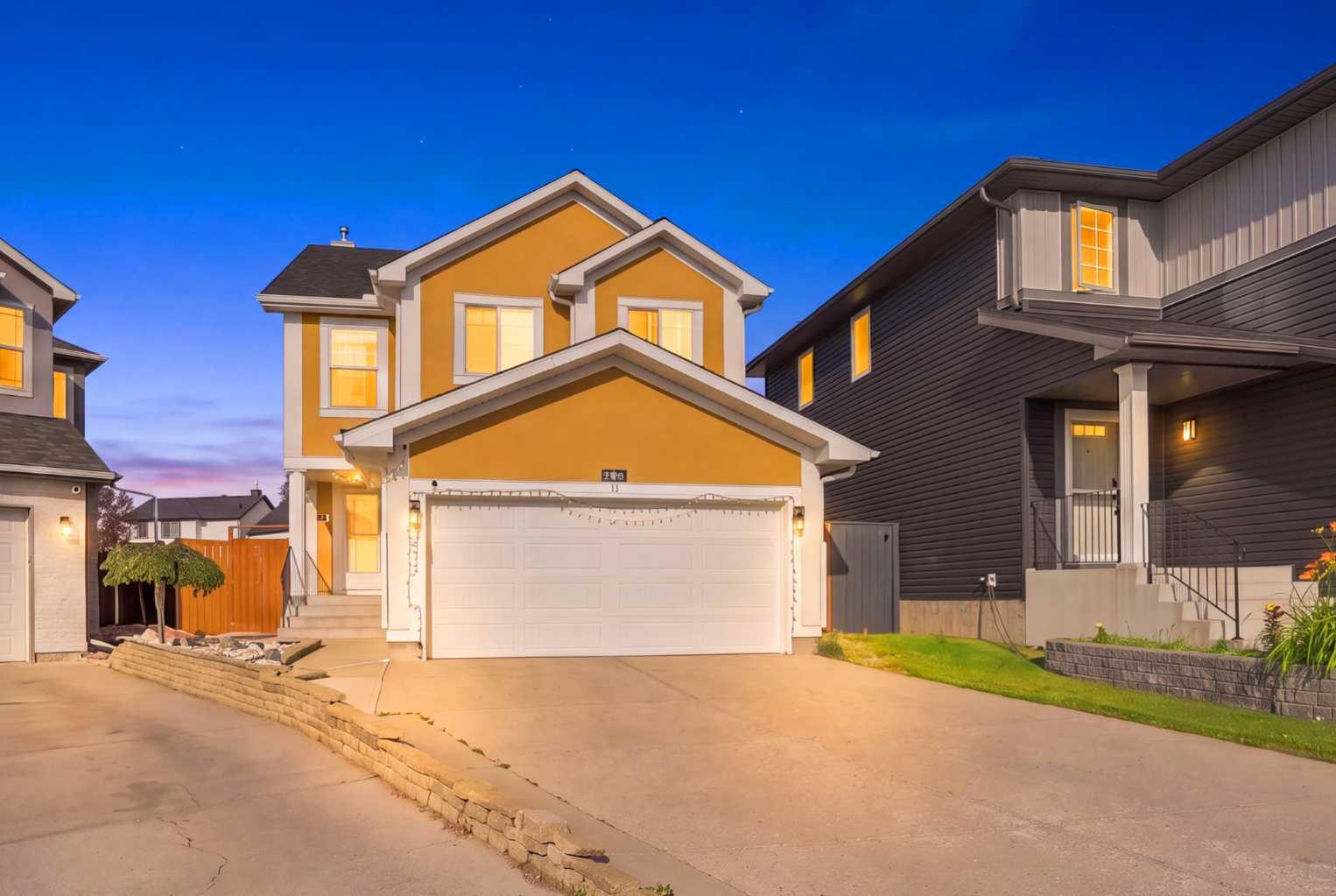 278 Martha's Manor NE, T3Y 4Y6