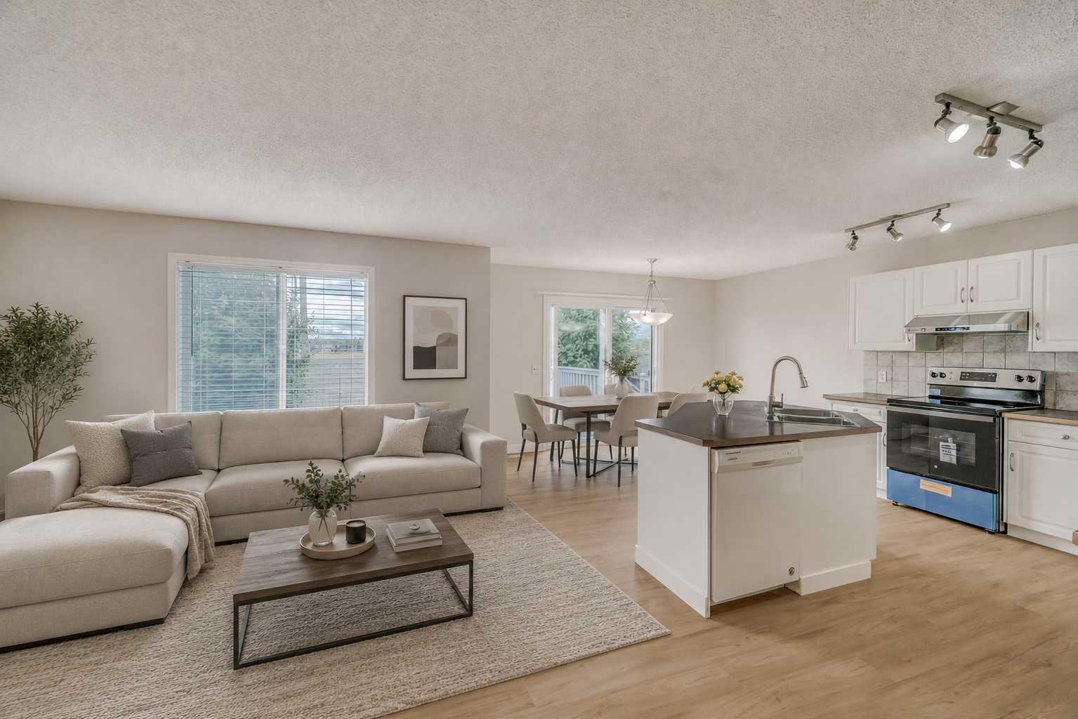 130 Somerglen Way SW, T2Y 4B2