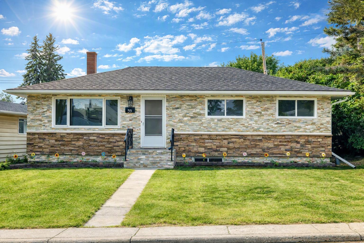 39 Healy Drive SW, T2V 2Z8