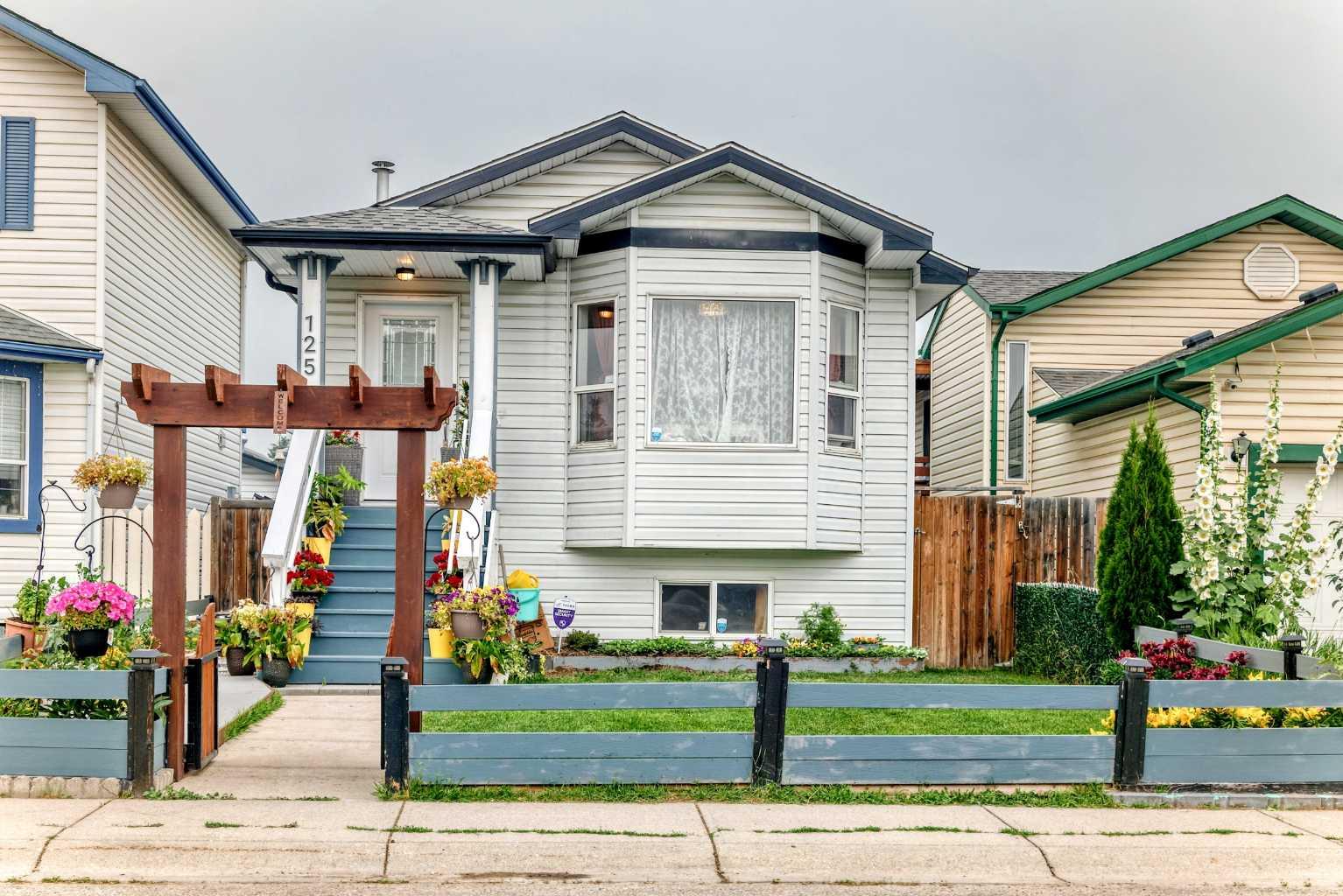 125 Appleburn Close SE, T2A7T6