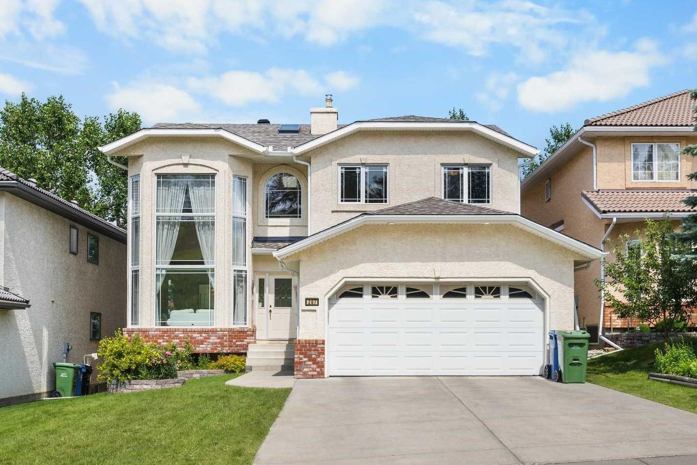 207 Hamptons Drive NW, T3A 5S1