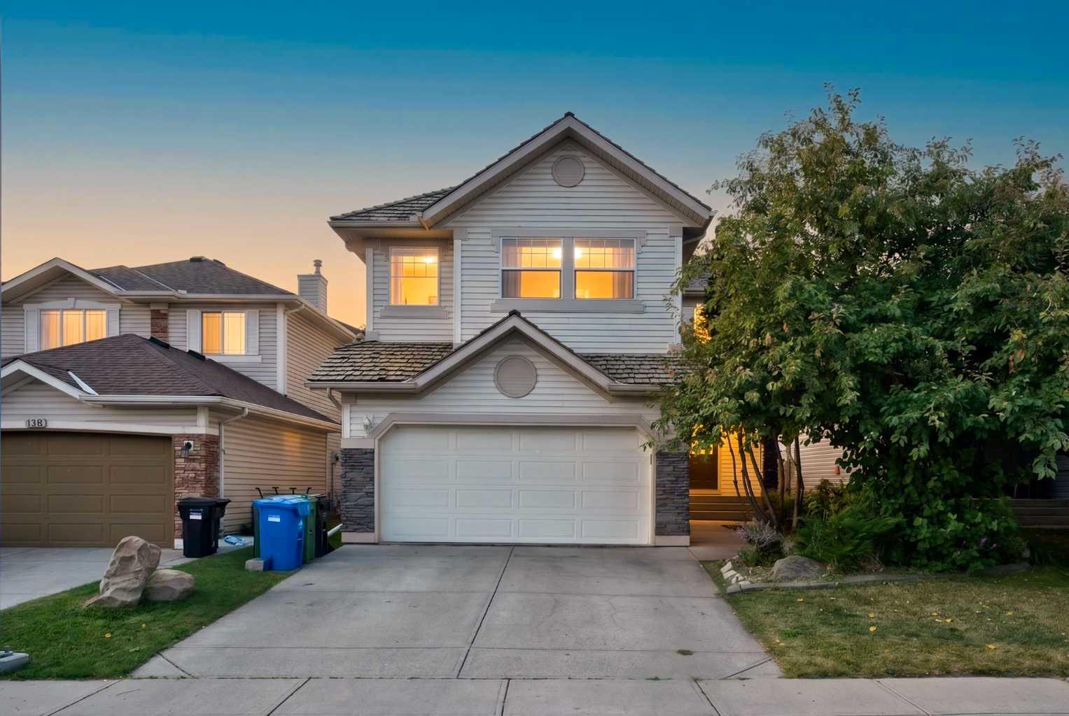 137 Douglas Glen Manor SE, T2Z 3Y5
