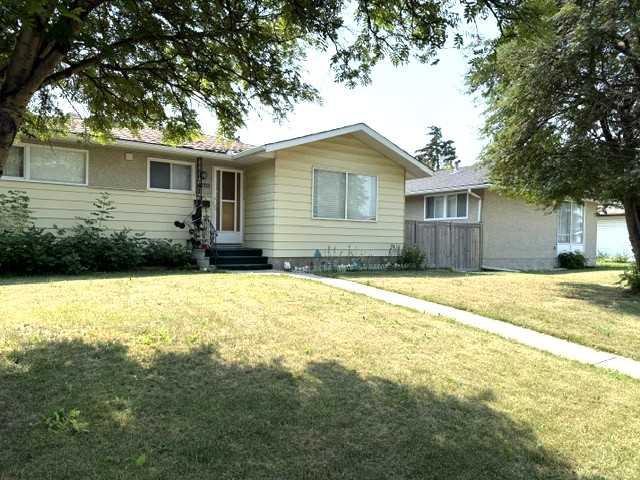 1436 Robson Crescent SE, T2A 1Y7
