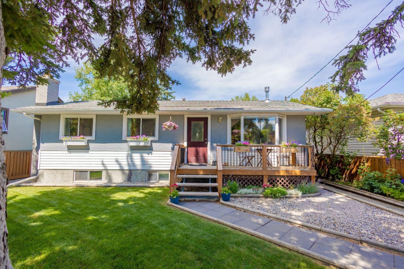 7904 48 Avenue NW, T3B2A6