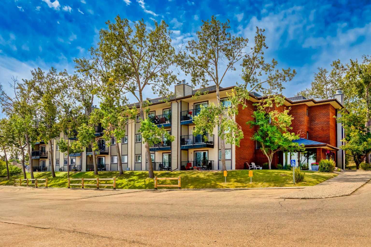 4203, 385 Patterson Hill SW, T3H 2P3