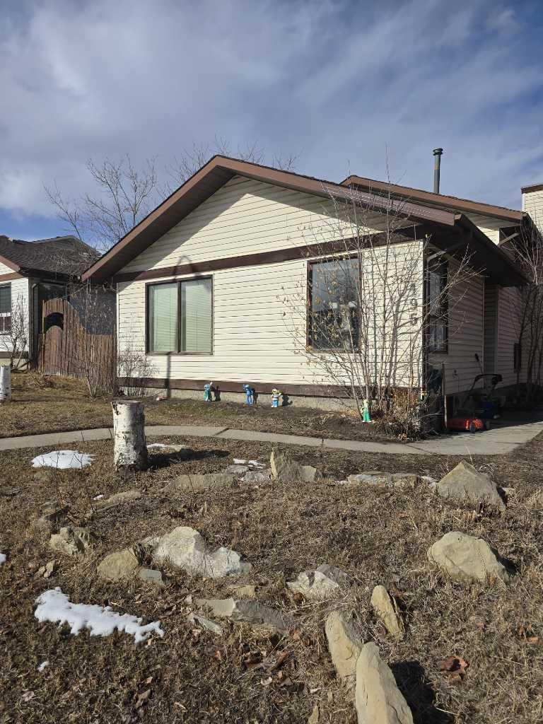 195 Shawglen Road SW, T2Y 1Y2